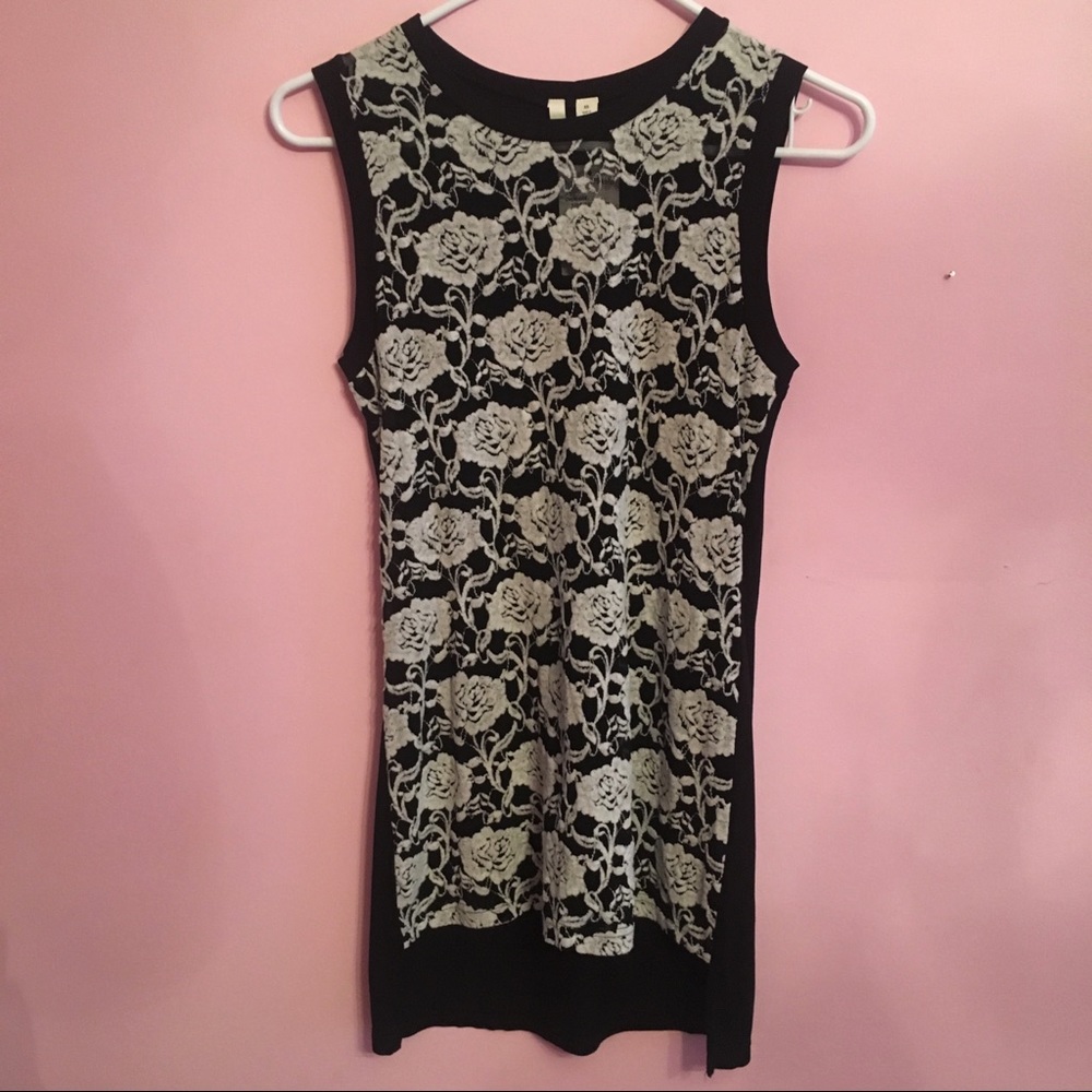 🌹Black & Off White Floral Top🌹